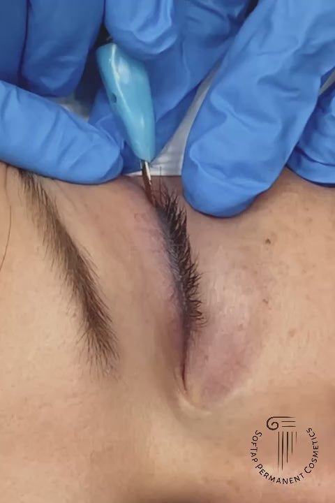 softap permanent makeup hand tapped eyeliner with wing tattoo on young skin